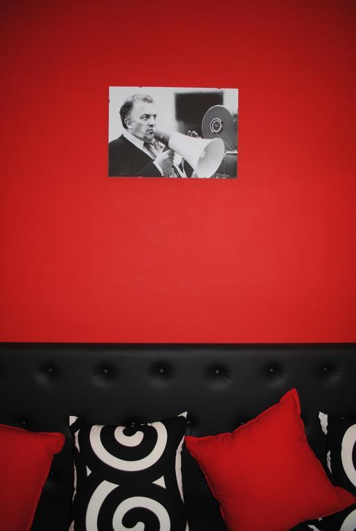 Federico Fellini Apartment Римини Стая снимка