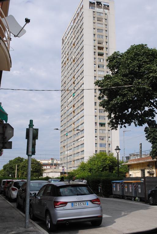 Federico Fellini Apartment Римини Стая снимка